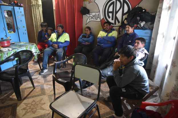 Abrió las puertas de su casa para que sus vecinos vieran Argentina-Austria en un pueblo sin electricidad