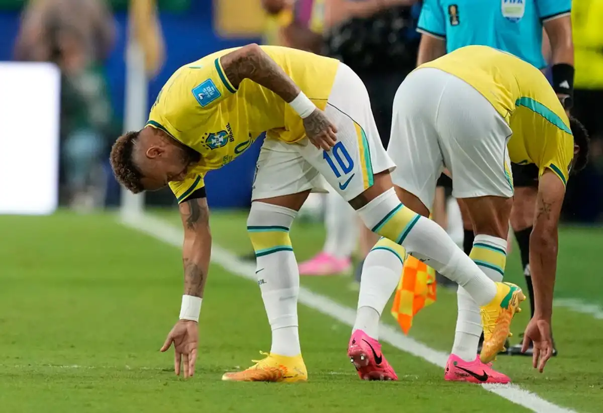 Después de 981 días, Neymar volvió a jugar con Brasil en un Mundial y protagonizó un emotivo reencuentro con su hijo