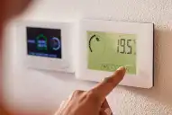 El sencillo truco para ahorrar energía y gastar un 30% menos en la factura de la luz, según un experto