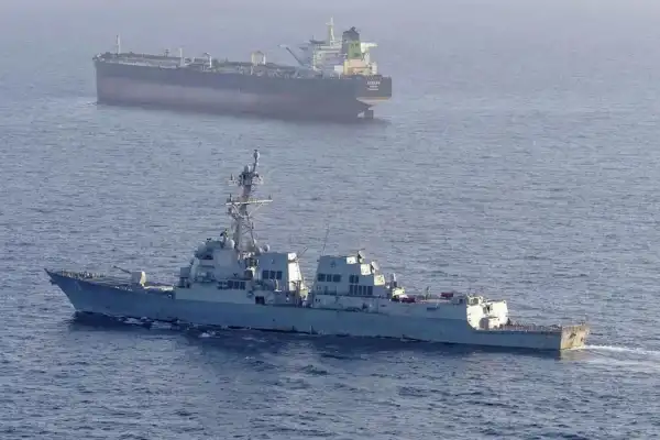 Conflicto en Medio Oriente: evacuan a 11.000 marinos bloqueados en Ormuz