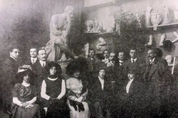 Recuerdos fotográficos: 1909. El autor de “Parábola” y Lola Mora se encuentran en Roma