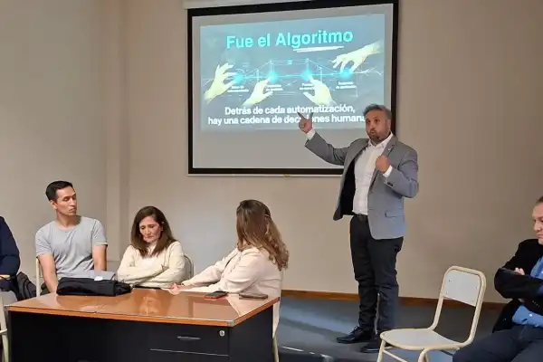 La inteligencia artificial y la ciudadanía digital convocaron a un debate interdisciplinario en la UTN