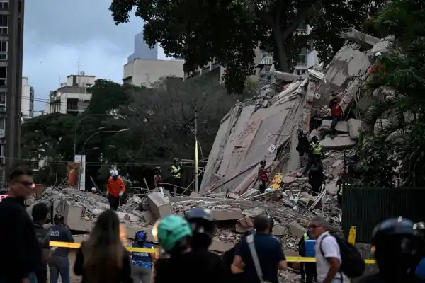 Dos fuertes terremotos sacudieron Venezuela: evacuaciones masivas y edificios colapsados
