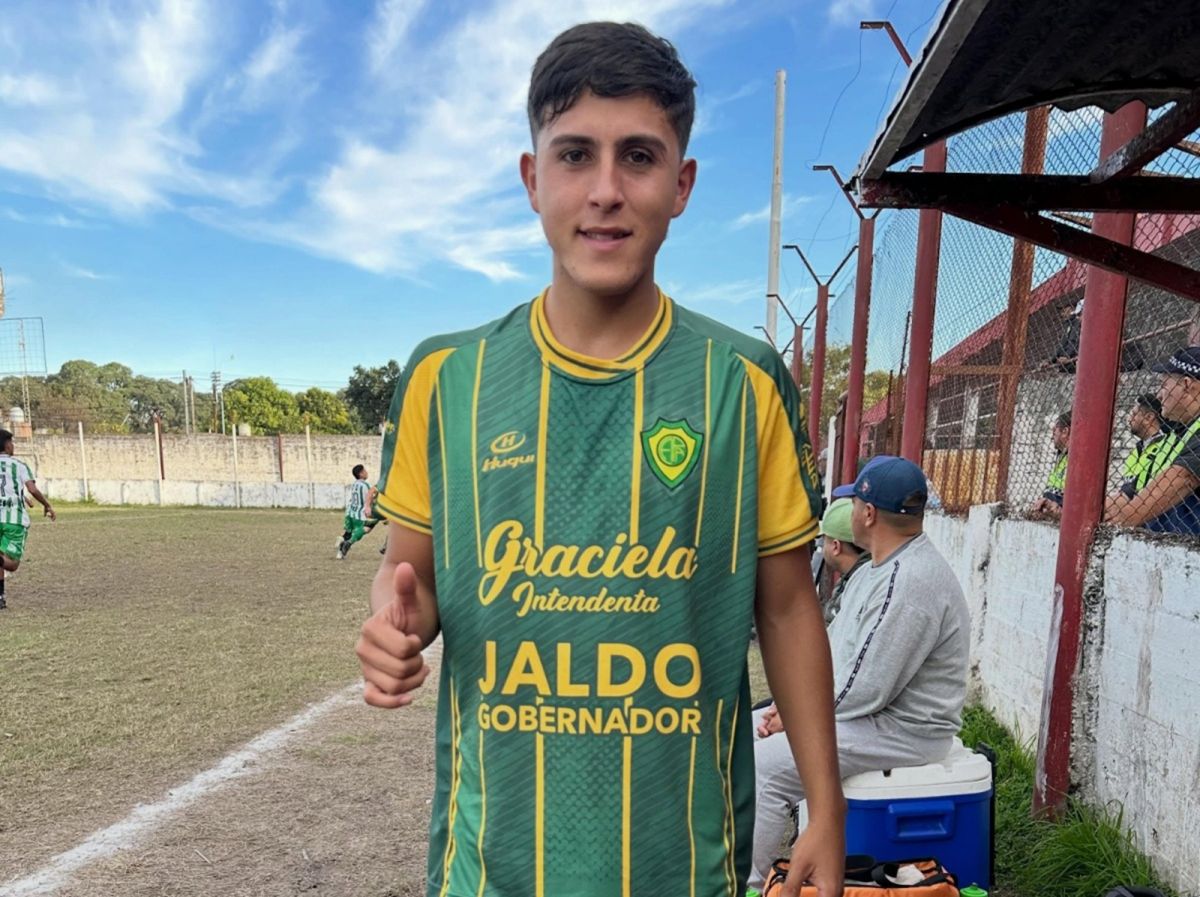 GRAN ACTUACIÓN. Fernández convirtió cuatro goles en total en la goleada 4-1 sobre San Fernando.