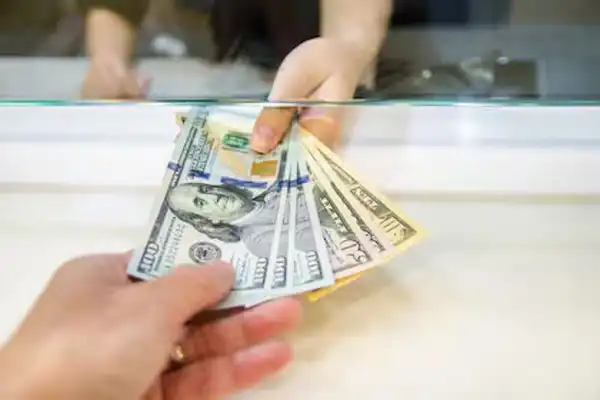 El dólar oficial vuelve a subir y alcanza un nuevo máximo nominal del año