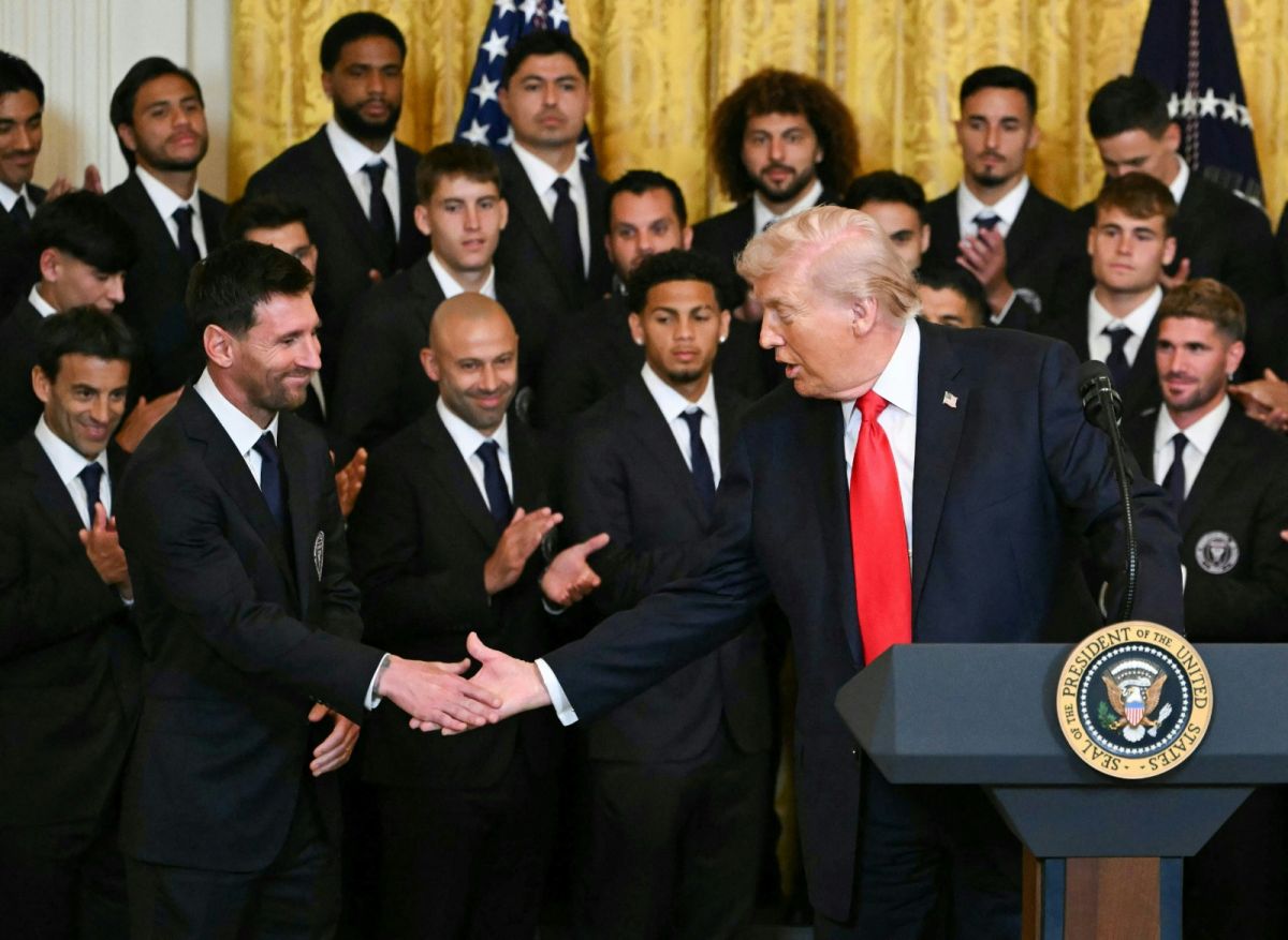 LA POLÉMICA. El saludo entre Lionel Messi, capitán del Inter de Miami, y el presidente de Estados Unidos, Donald Trump.