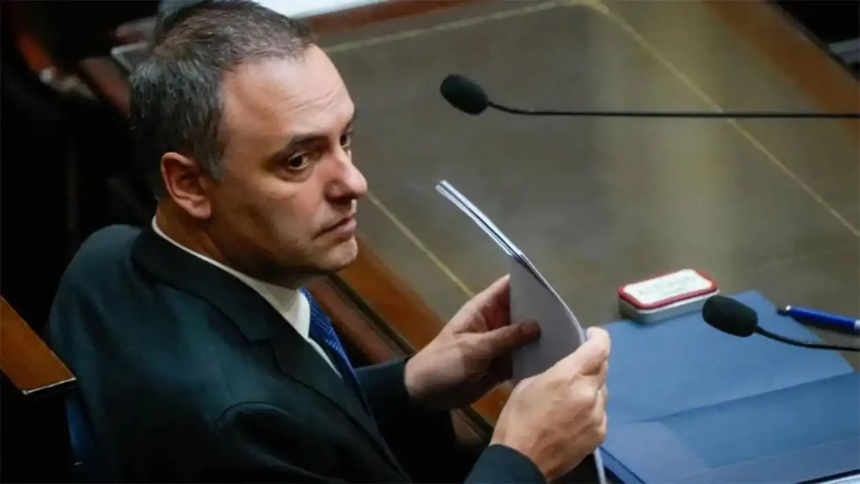Crecen las versiones sobre una inminente salida de Manuel Adorni y ya circulan nombres para reemplazarlo