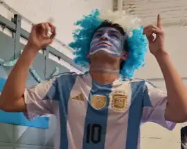 Llegó de Nueva Zelanda: ahora es hincha de Argentina y Boca