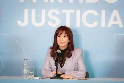 Nuevo revés para Cristina Kirchner: deberá continuar con tobillera electrónica y visitas restringidas