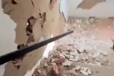 Terremoto en Venezuela: el impactante video de un hombre escapando del derrumbe piso por piso