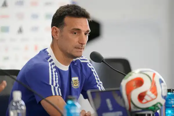 Lo hago porque es usted: la imperdible excepción de Scaloni con Macaya Márquez para confirmar el futuro de Messi