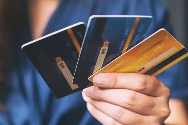 Paso a paso para dar de baja una tarjeta de crédito cuando aún tiene deuda