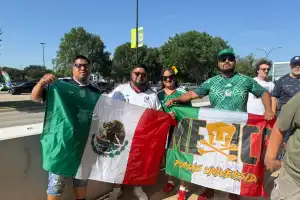 Es mexicano, se llama Diego Armando por Maradona y viajó sólo para ver los últimos bailes de Messi: la historia que emocionó en Arlington