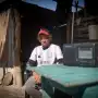 Escucha a la Selección por radio en un paraje del sur tucumano que se resiste a desaparecer por las inundaciones
