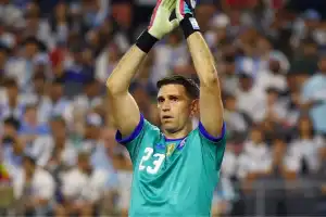 La curiosa participación de Emiliano Martínez en el golazo de tiro libre de Lo Celso ante Jordania