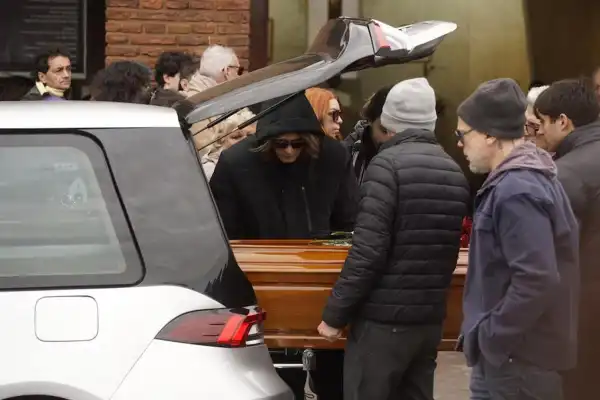 El último adiós a Ernestina Pais: familiares y amigos despidieron sus restos en Chacarita