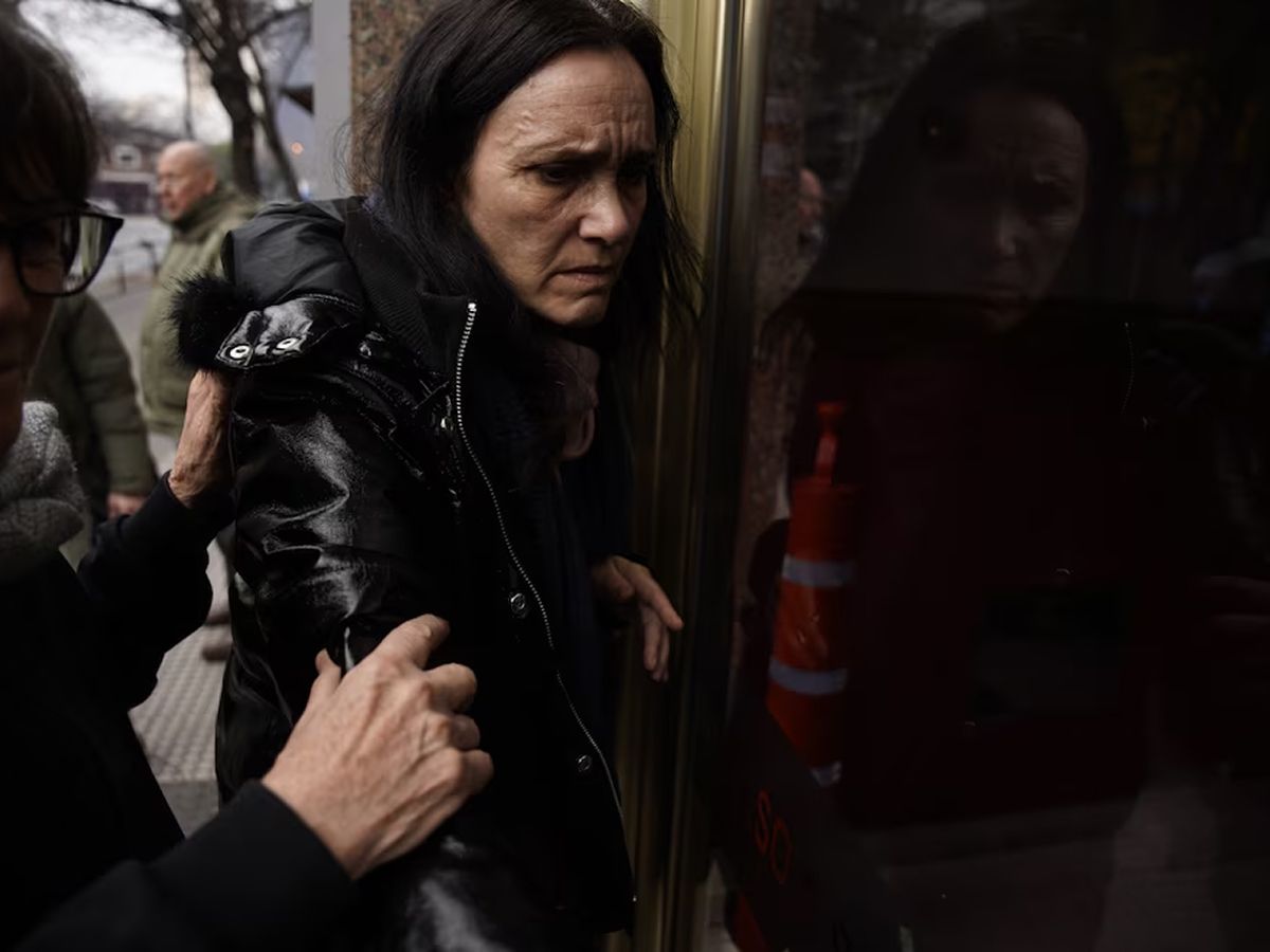 Federica Pais, hermana de Ernestina, llegó visiblemente conmovida a darle el último adiós.