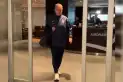 Video: Bielsa regresó a Montevideo tras la eliminación de Uruguay en el Mundial 2026 y no lo saludó nadie en el aeropuerto