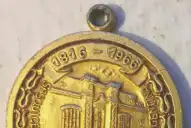 Recuerdos fotográficos: 1966. Nasif Estéfano busca una medalla del sesquicentenario