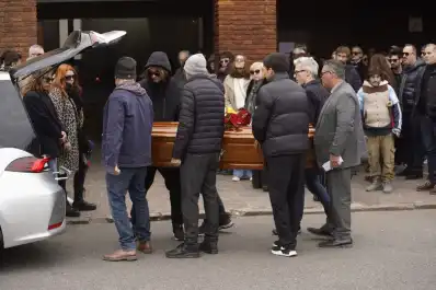 Entre abrazos y lentejuelas: el último adiós a Ernestina Pais