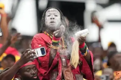 Un brujo de Ghana prometió hacerle un trabajo a Messi antes del duelo con Cabo Verde y las redes estallaron