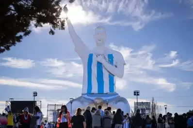 Construyó la estatua más grande del mundo de Messi y reveló el desafío que casi frustra la obra