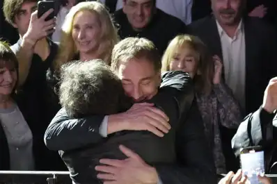 De engendro a jefe de Gabinete: ¿Qué decía Milei sobre Santilli hace apenas tres años?
