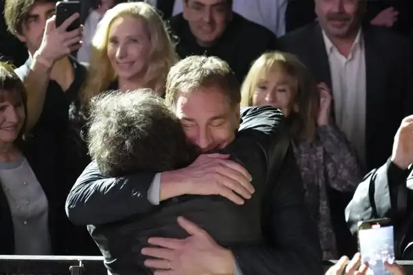 De engendro a jefe de Gabinete: ¿Qué decía Milei sobre Santilli hace apenas tres años?