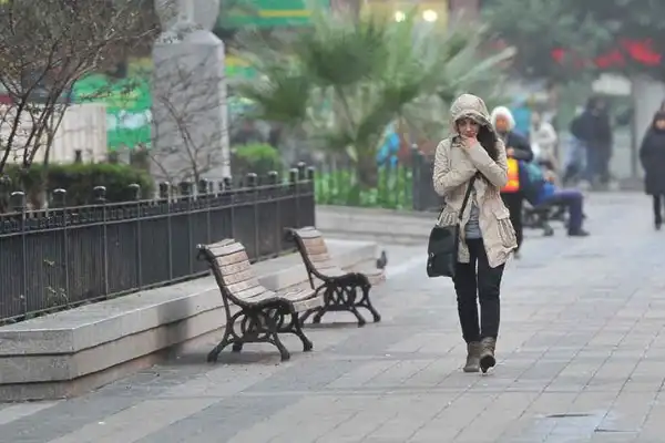 Alerta amarilla por frío extremo y vientos fuertes: el SMN advirtió por temperaturas peligrosas para la salud este lunes