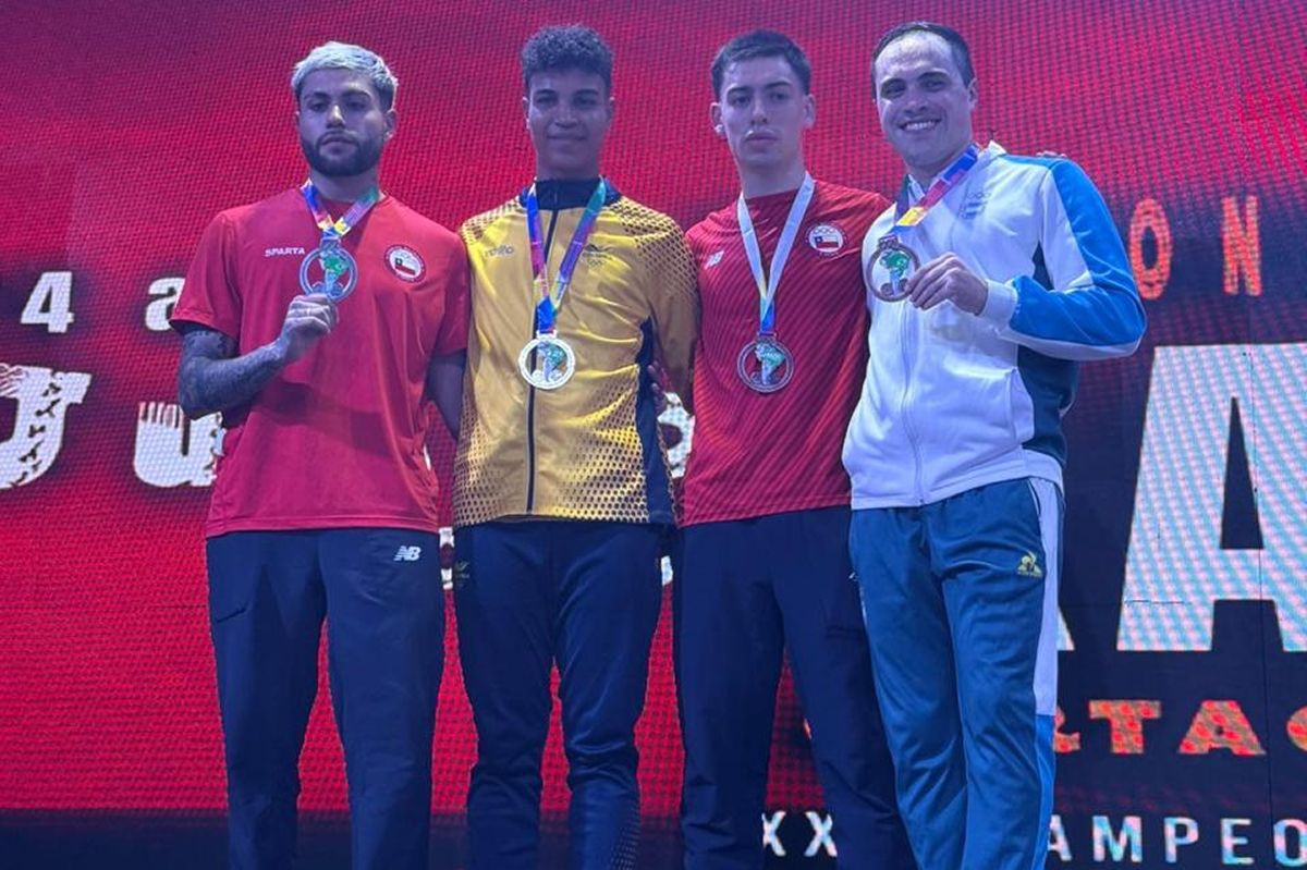 ENTRE LOS MEJORES. Gonzalo Navarro en el podio del Campeonato Sudamericano de Karate, donde representó a Tucumán y a la Selección argentina.