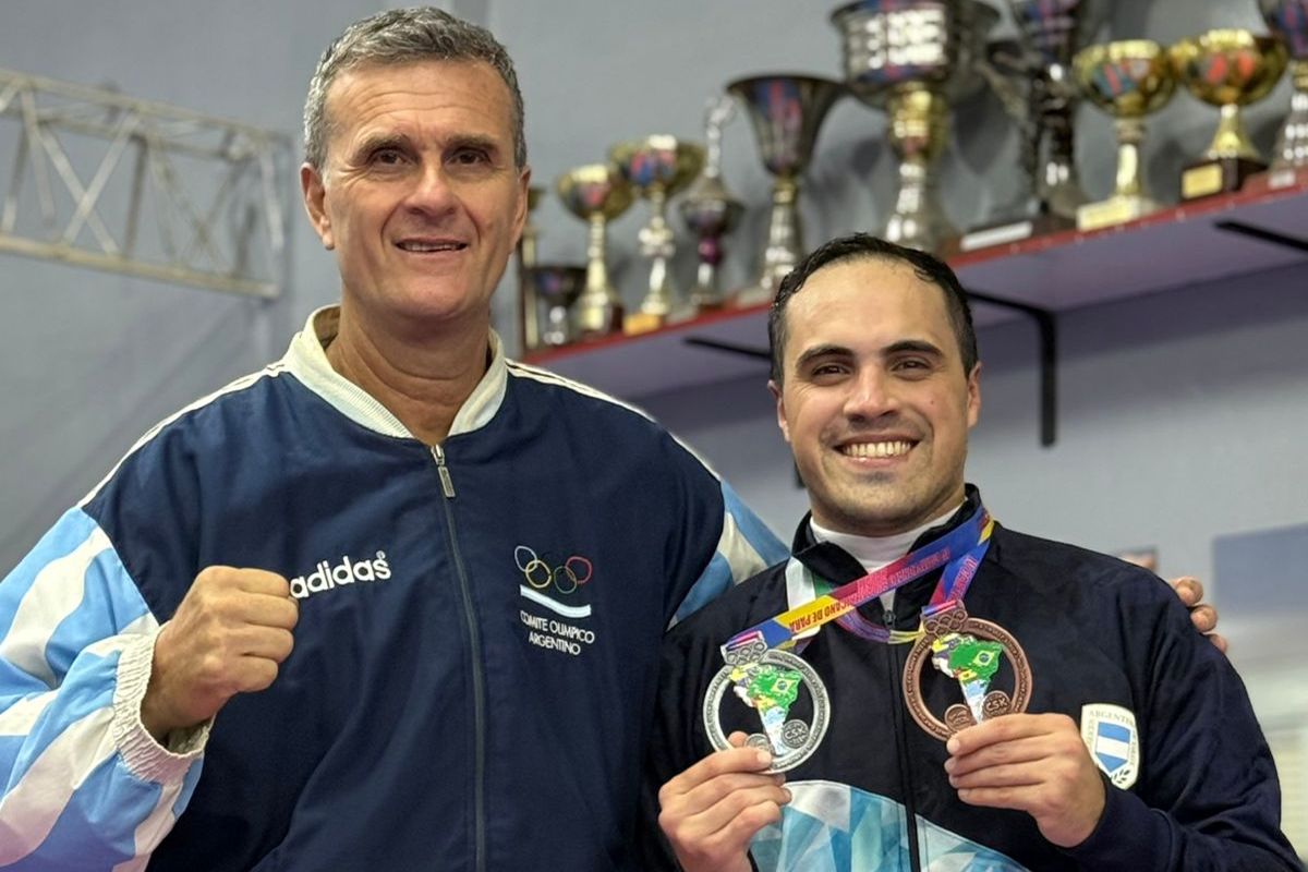 EQUIPO. Navarro y su sensei, Iván Troitiño, compartieron el viaje a Colombia: uno como competidor y el otro como árbitro internacional.
