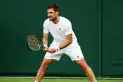 Martes negro en Wimbledon: ráfaga de eliminaciones argentinas y Navone en suspenso por falta de luz