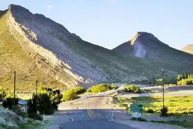 Dónde queda el pueblo argentino de 200 habitantes con uno de los paisajes más increíbles del planeta