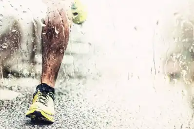 Llueve, las temperaturas son muy bajas y hay que seguir corriendo, ¿se debe?