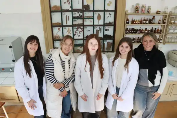 Alumnas de Farmacia de la UNT diseñan gomitas saludables para combatir el estrés