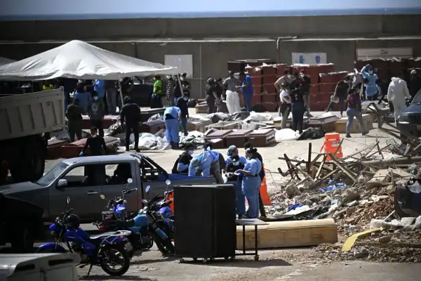 Terremotos en Venezuela: familias de Caracas despiden a sus víctimas