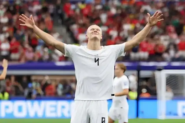 Haaland no afloja: marcó otro gol y quedó a uno de Messi en la tabla de goleadores del Mundial