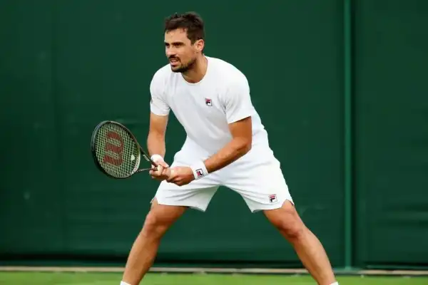 Martes negro en Wimbledon: ráfaga de eliminaciones argentinas y Navone en suspenso por falta de luz