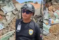 El video que indignó a Venezuela: vecinos descubrieron a un policía con dinero hallado entre los escombros
