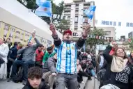 Argentina juega con Cabo Verde: cómo funcionan el comercio, las clases, los colectivos y la salud en Tucumán