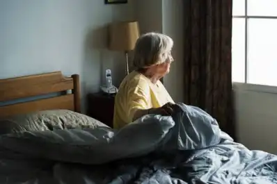 La economía de la soledad en China: novios virtuales, robots de compañía y asistentes con IA para quienes viven solos