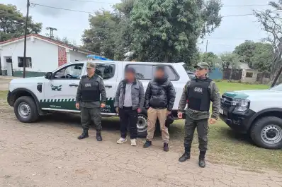 Expulsaron del país a dos ciudadanos peruanos que habían ingresado de manera irregular