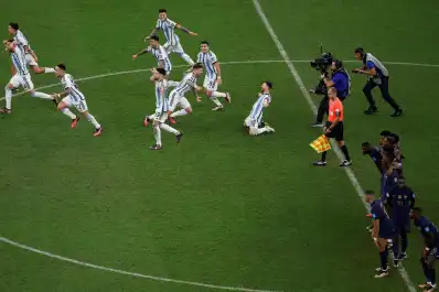 Cartas al pie: la ciencia del penal y el misterio del fútbol