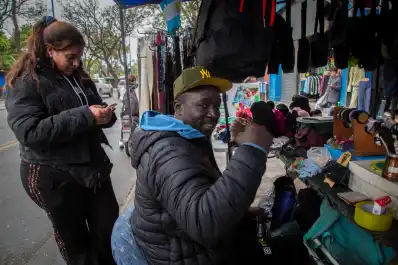 Este es mi país adoptivo: Ousmane, el senegalés que formó su familia en Tucumán y alentó a su país en El Bajo