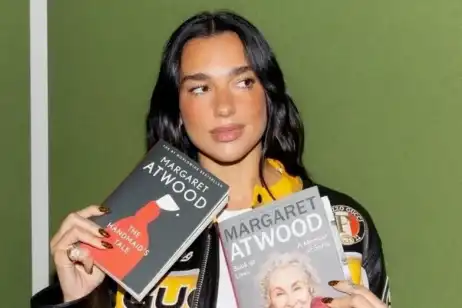 Dua Lipa inauguró una biblioteca en Portugal con libros que desafían al poder y la censura