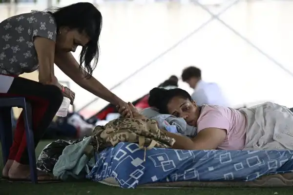 La falta de comida y techo agobia a los sobrevivientes de los terremotos en Venezuela