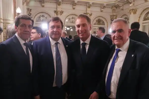 Santilli juró con el respaldo de los gobernadores: qué hizo Jaldo y qué otros mandatarios lo acompañaron