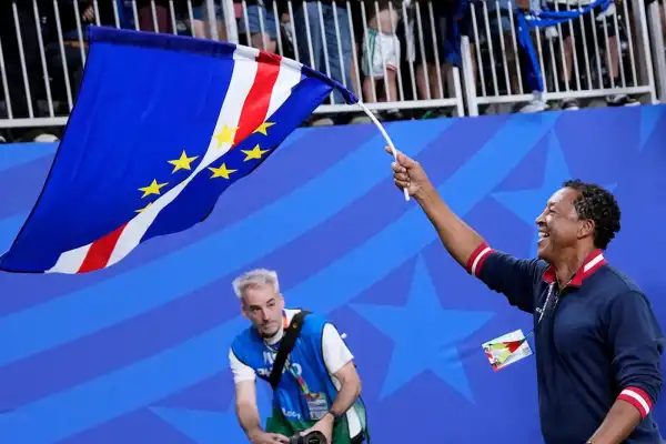 De jugar con pelotas de medias a desafiar a Messi: la historia del DT que hizo soñar a Cabo Verde