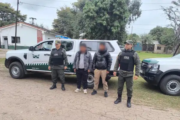 Expulsaron del país a dos ciudadanos peruanos que habían ingresado de manera irregular