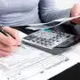 ¿Cuántos minutos del día laboral se destinan a pagar impuestos?